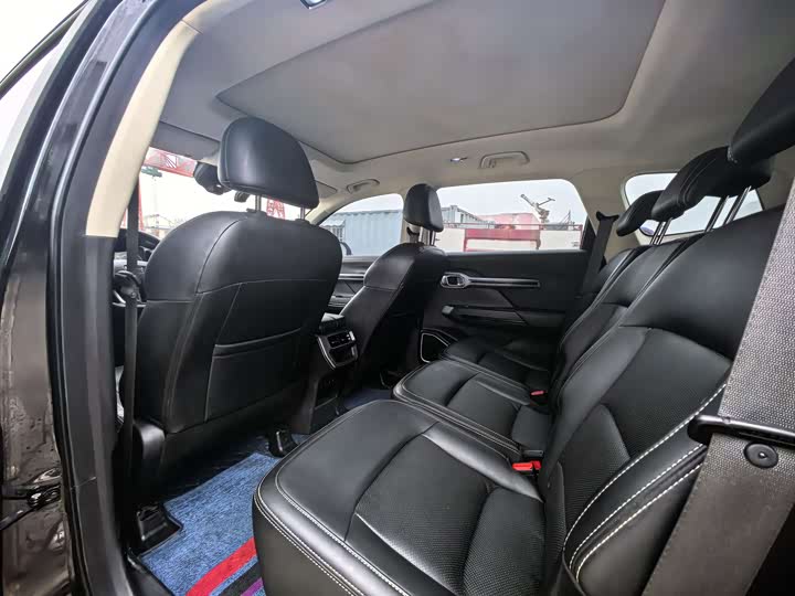 Фото 9 - Geely Okavango