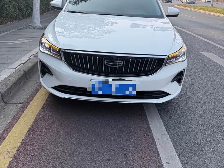 Фото 2 - Geely Emgrand