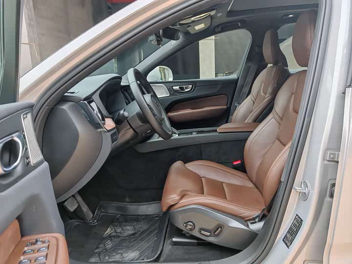 Фото 8 - Volvo XC60 Hybrid