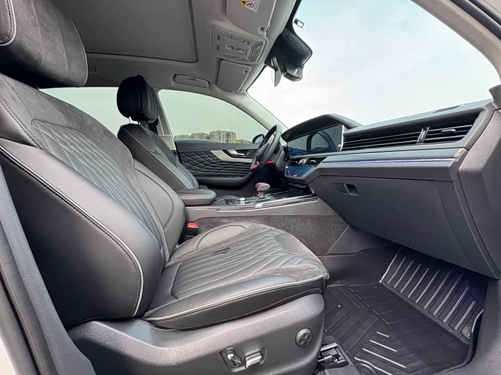 Photo 7 - Hongqi HS5