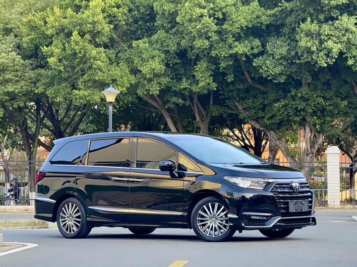 Фото 2 - Honda Elysion