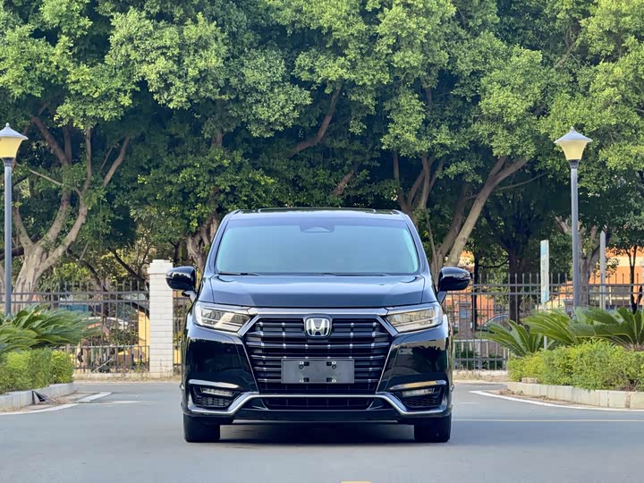 Фото 3 - Honda Elysion