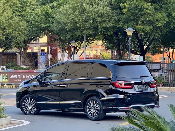 Фото 9 - Honda Elysion