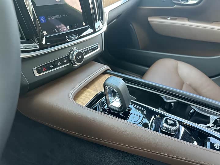 Фото 6 - Volvo S90