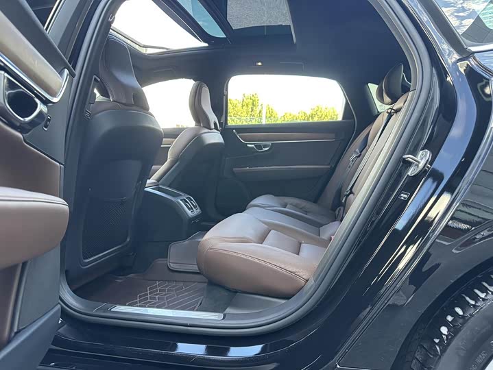 Фото 8 - Volvo S90