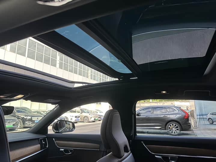 Фото 9 - Volvo S90