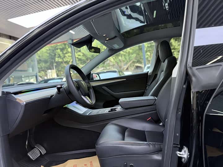 Photo 4 - Tesla Model Y