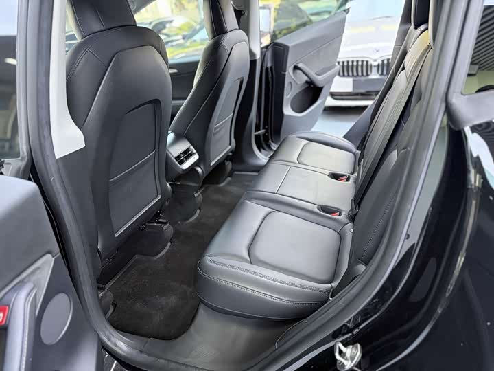 Photo 5 - Tesla Model Y