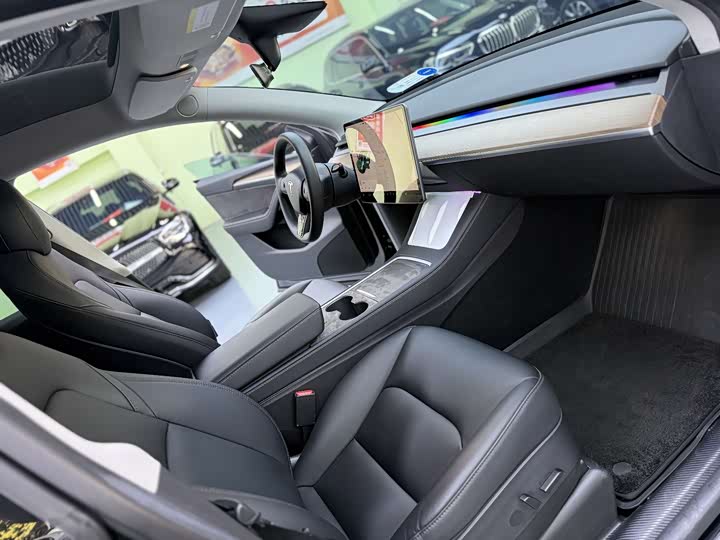 Photo 7 - Tesla Model Y