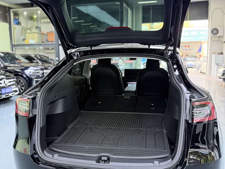 Photo 9 - Tesla Model Y