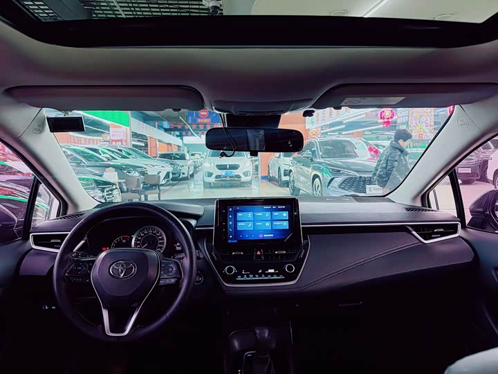 Фото 9 - Toyota Corolla