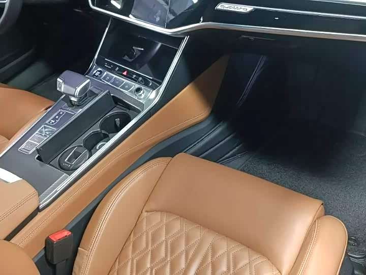 Фото 3 - Audi A7L