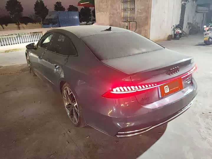 Фото 7 - Audi A7L