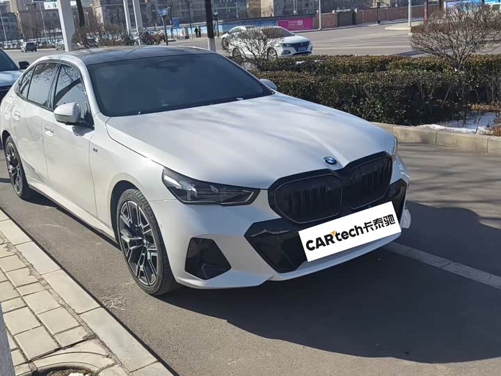 Photo 1 - BMW 5 Series