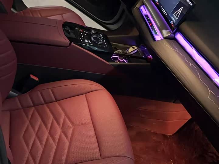 Photo 2 - BMW 5 Series