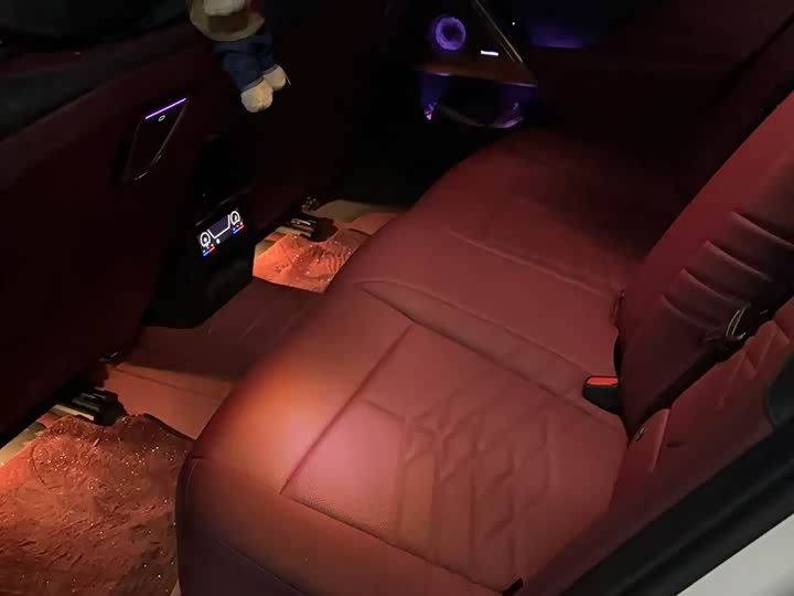 Photo 4 - BMW 5 Series