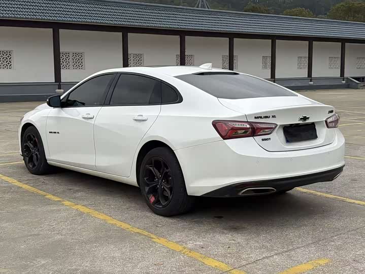Фото 4 - Chevrolet Malibu XL
