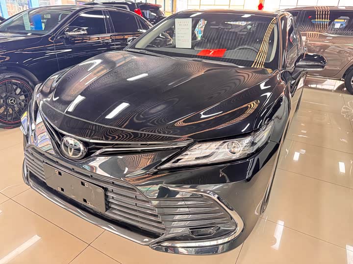 Фото 1 - Toyota Camry