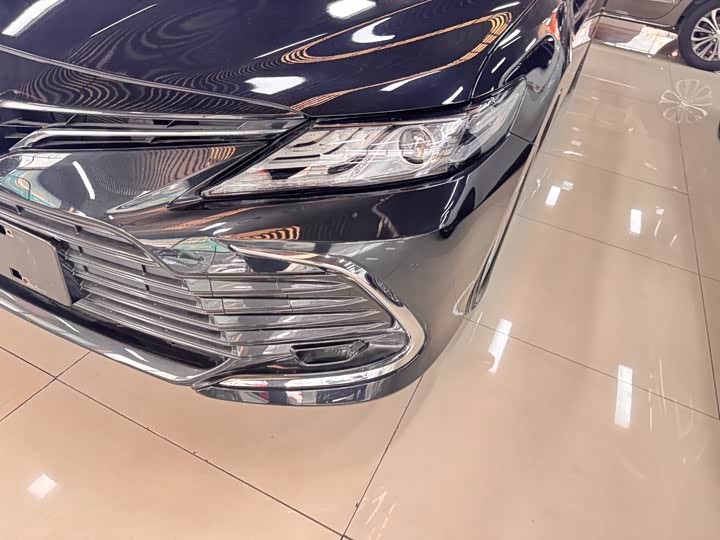 Фото 2 - Toyota Camry