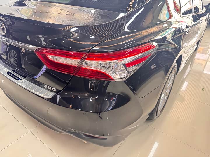 Фото 8 - Toyota Camry