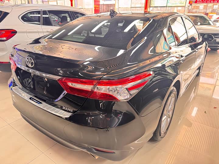 Фото 9 - Toyota Camry