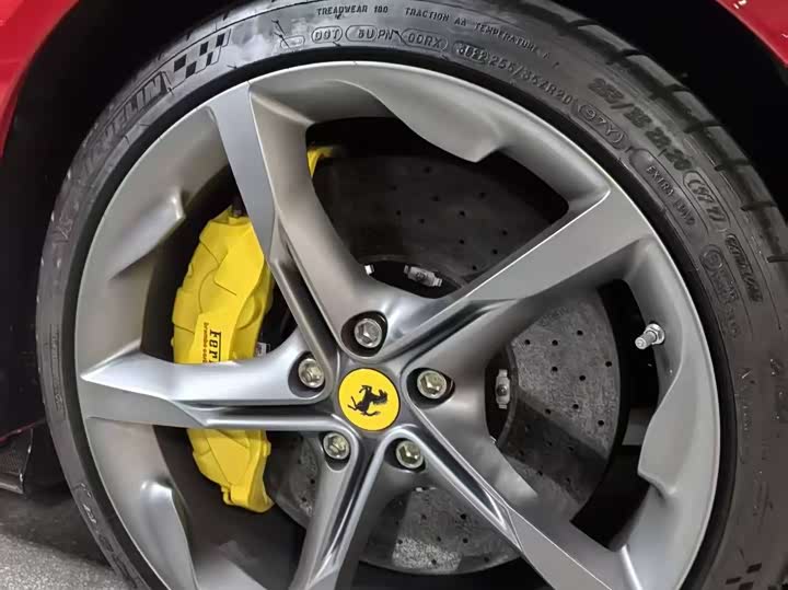 Фото 3 - Ferrari SF90