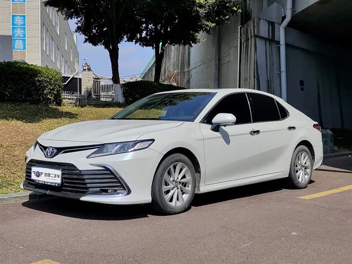 Фото 1 - Toyota Camry