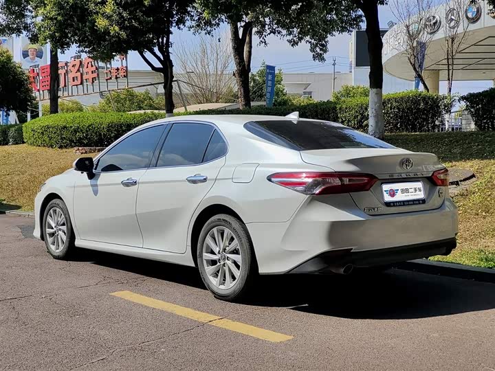 Фото 4 - Toyota Camry