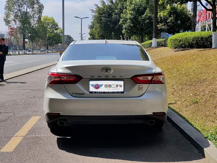 Фото 5 - Toyota Camry