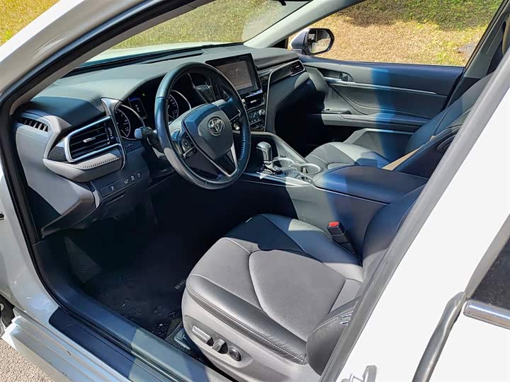 Фото 7 - Toyota Camry