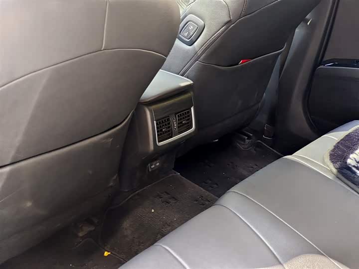 Фото 9 - Toyota Camry