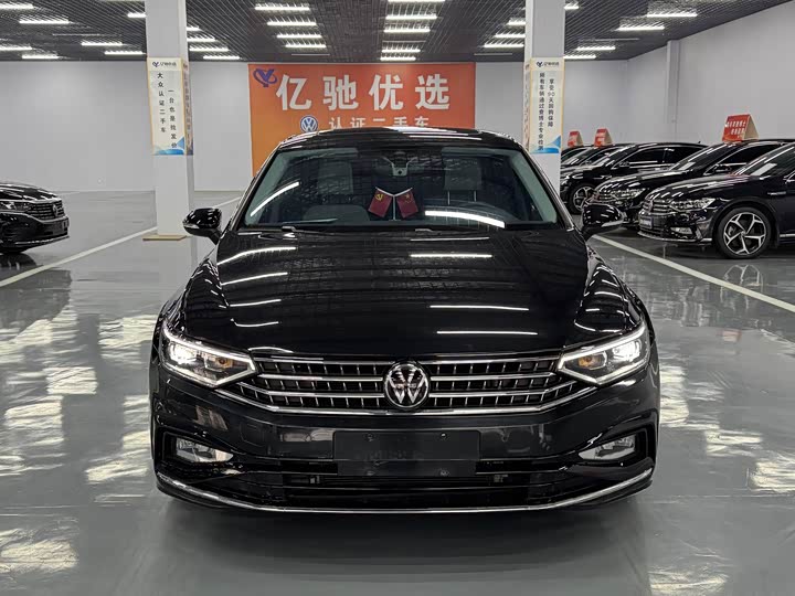 Фото 2 - Volkswagen Magotan