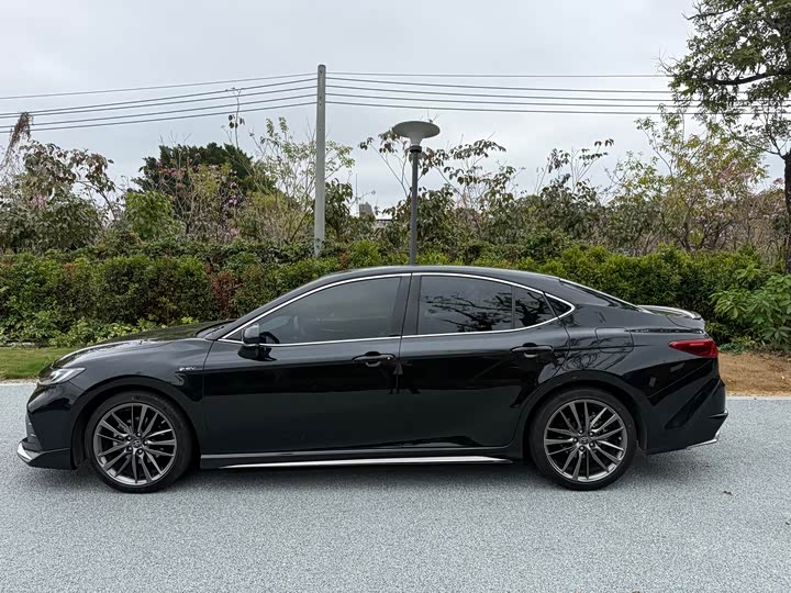 Фото 3 - Toyota Camry