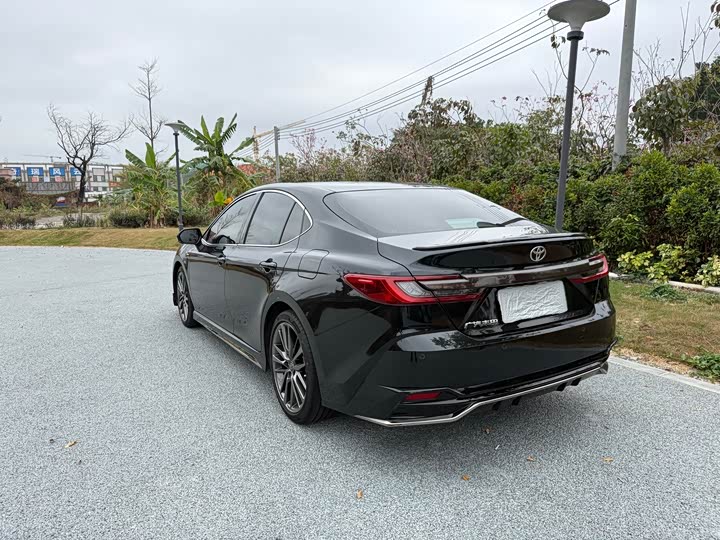 Фото 4 - Toyota Camry