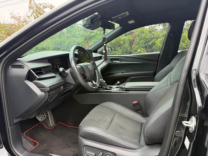 Фото 6 - Toyota Camry