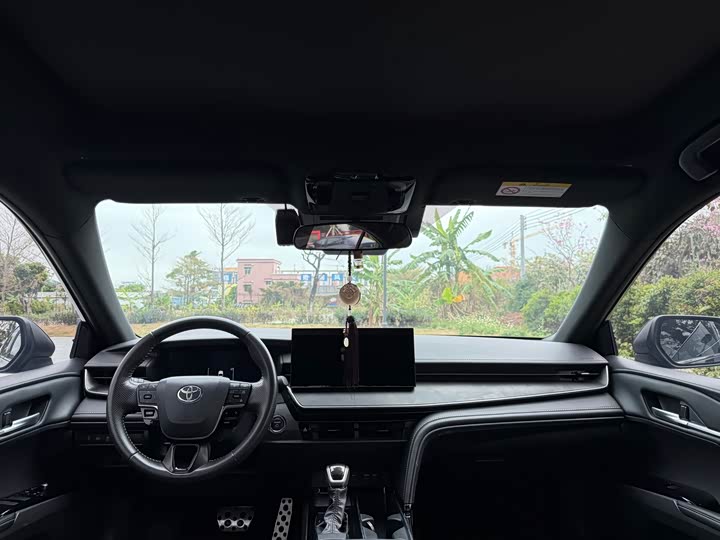 Фото 9 - Toyota Camry