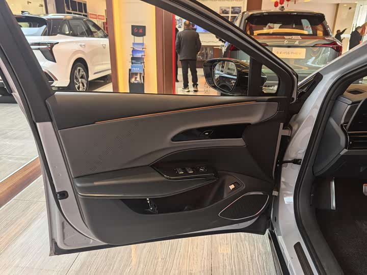 Фото 8 - Hongqi EH7