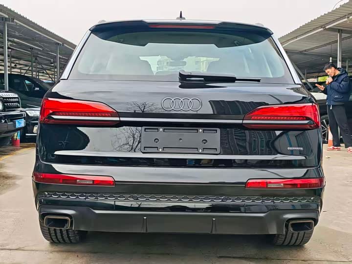 Фото 5 - Audi Q7