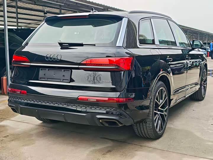 Фото 6 - Audi Q7
