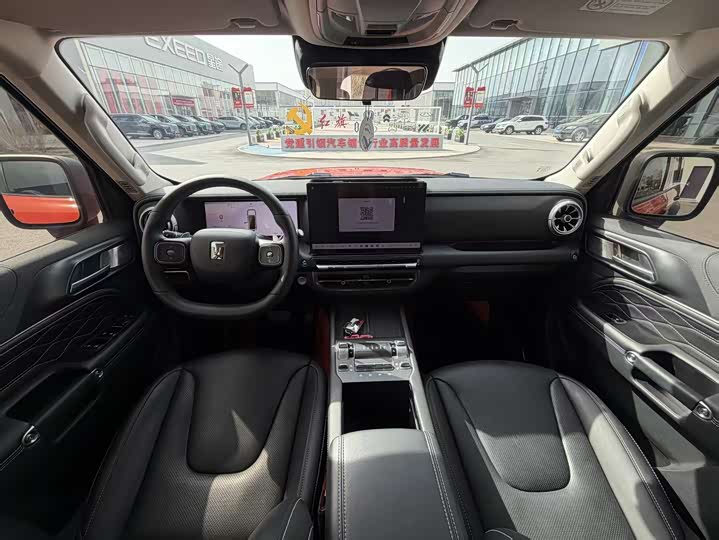 Фото 4 - Tank 300 Hybrid