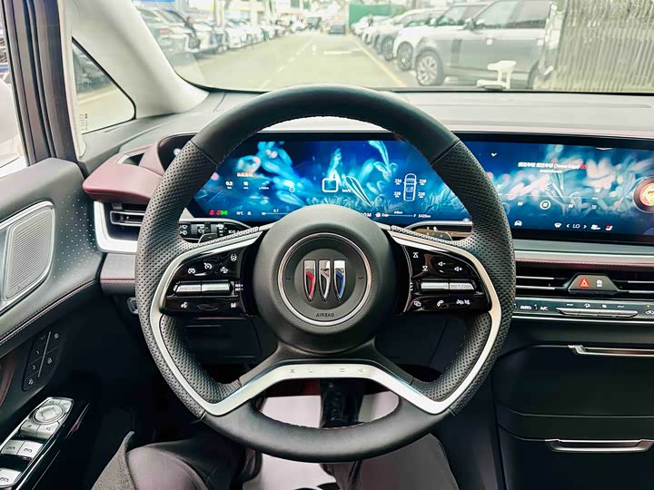 Photo 8 - Buick GL8 Century