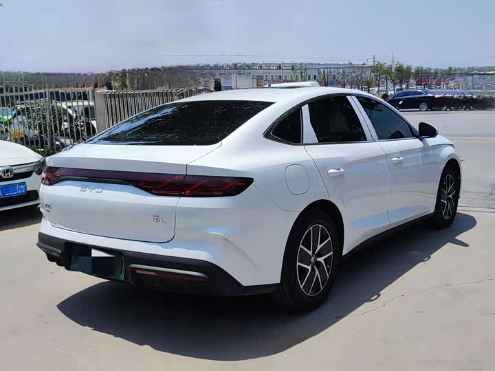 Фото 6 - BYD Qin L