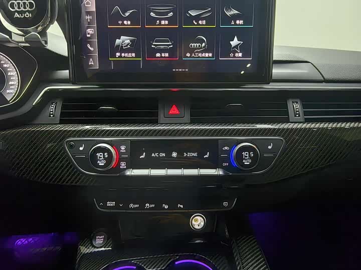 Фото 6 - Audi A4L