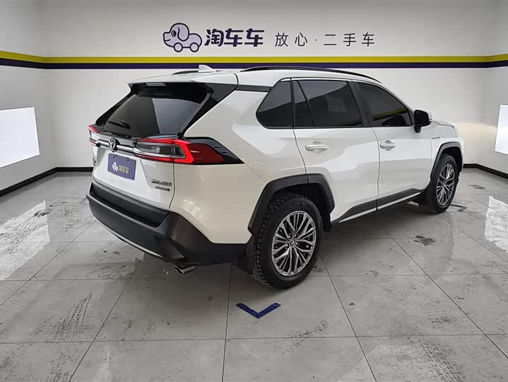 Photo 3 - Toyota Wildlander