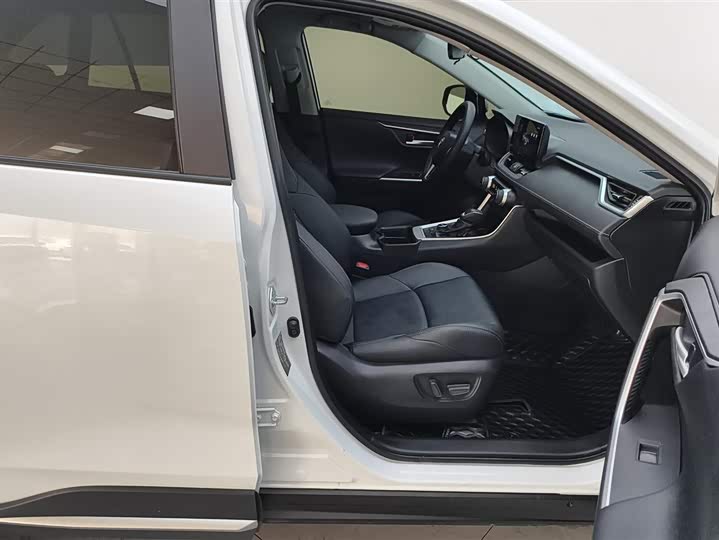 Photo 8 - Toyota Wildlander