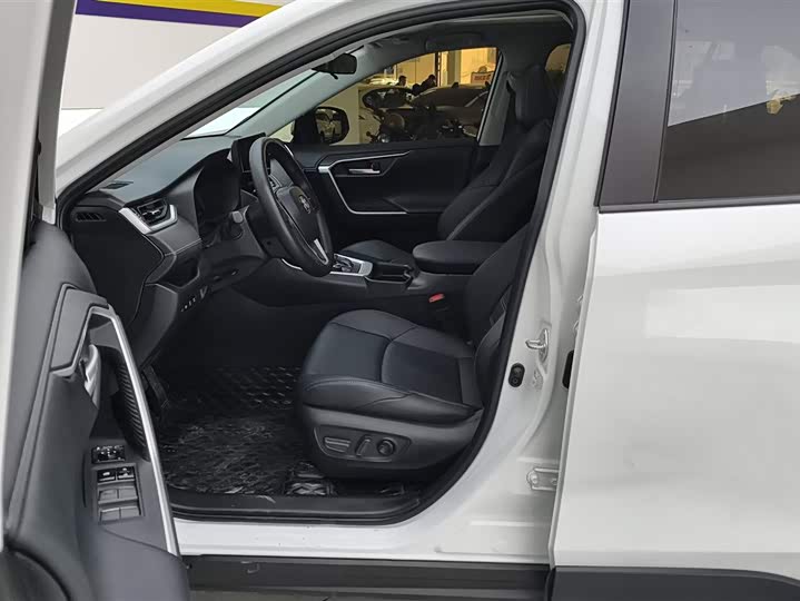 Photo 9 - Toyota Wildlander