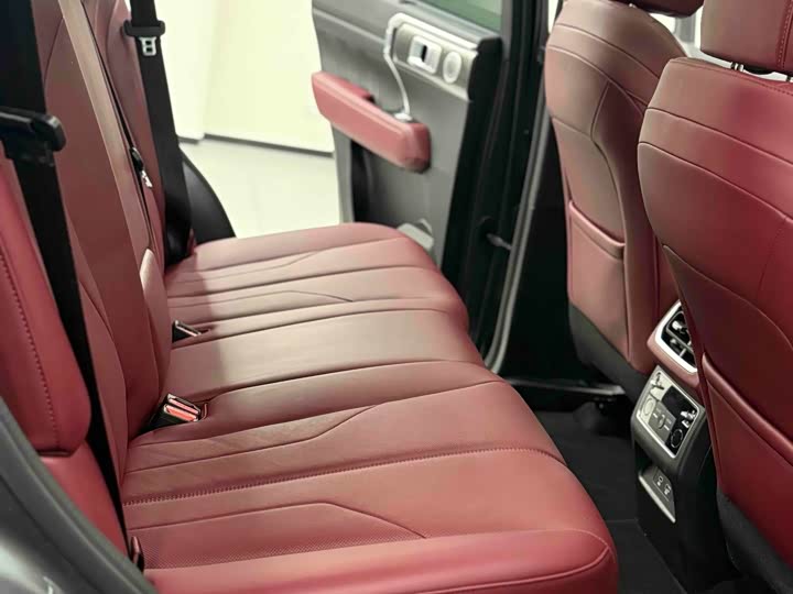 Фото 6 - Tank 400 Hybrid