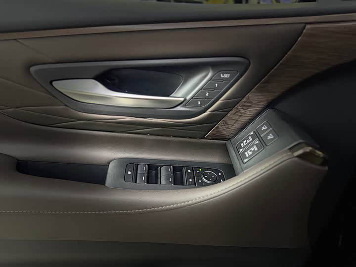 Фото 5 - Toyota Alphard