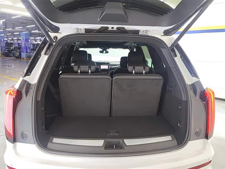 Фото 4 - Cadillac XT6