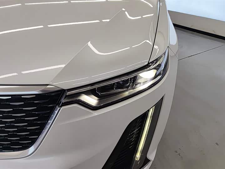 Фото 5 - Cadillac XT6